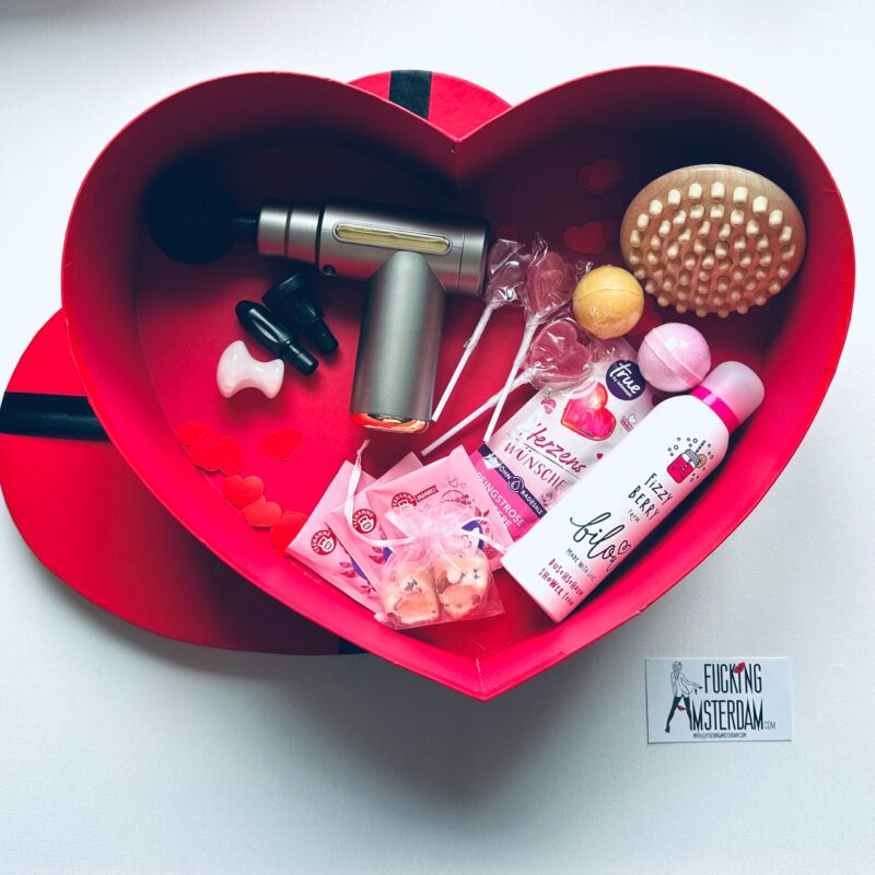 Red Love Box M